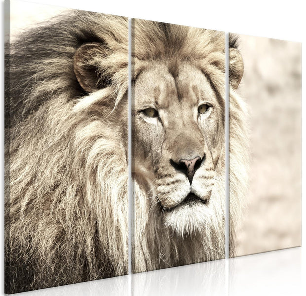 Stretched Canvas Animal Art - The King Of Beasts Beige-Tiptophomedecor