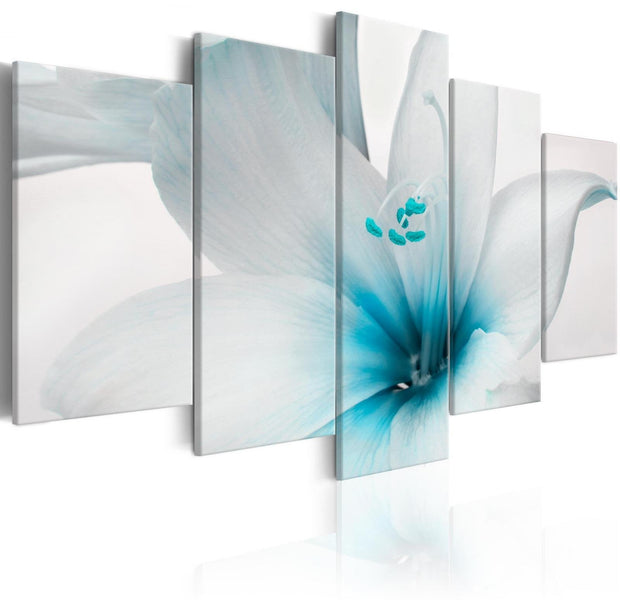 Stretched Canvas Floral Art - Amarylis: Blue Charm-Tiptophomedecor